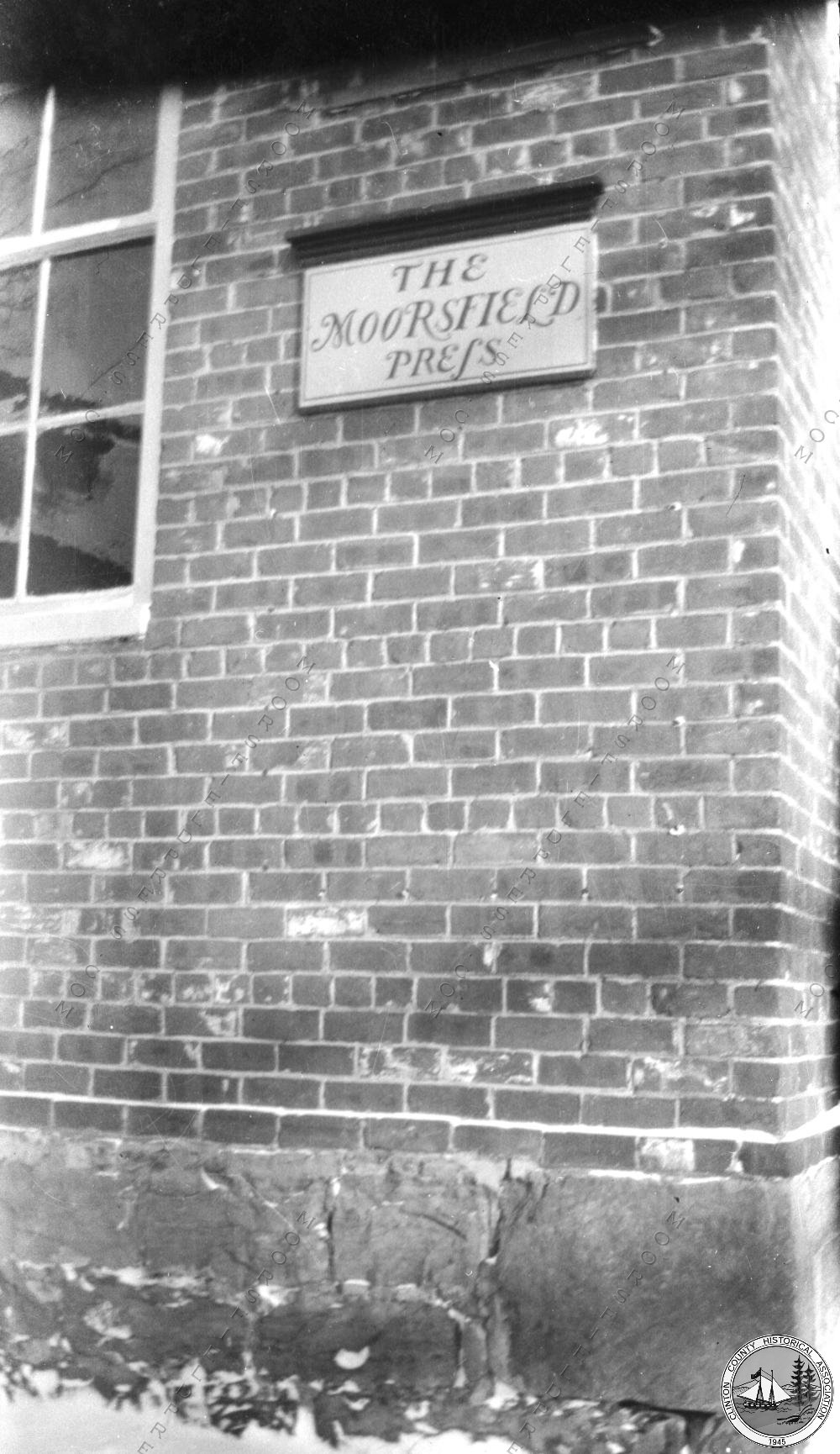 Moorsfield
                  Press sign